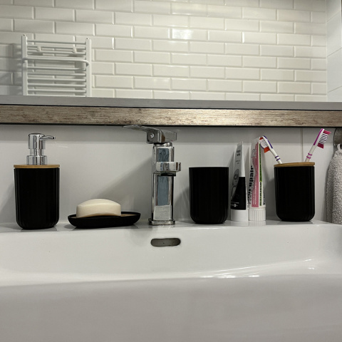 Komplet łazienkowy LOFT Zestaw Akcesoria 6w1 Dozownik, Kosz na śmieci, Kubeki, Mydelniczka, Szczotka WC Czarny Drewno Komplet łazienkowy LOFT Zestaw Akcesoria 6w1 Dozownik, Kosz na śmieci, Kubeki, Mydelniczka, Szczotka WC Czarny Drewno